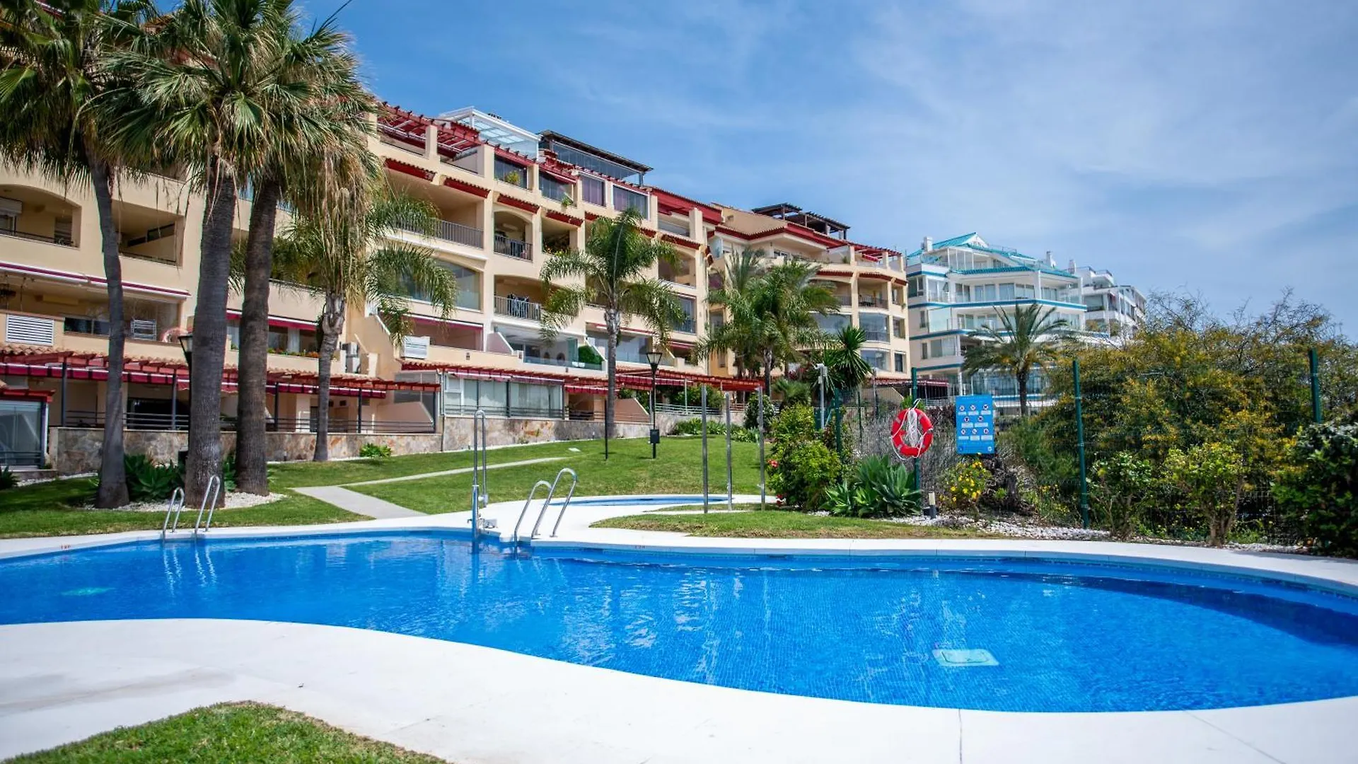 Torrequebrada Beachfront Apartment, Costa Del Sol 베날마데나코스타 0*,
