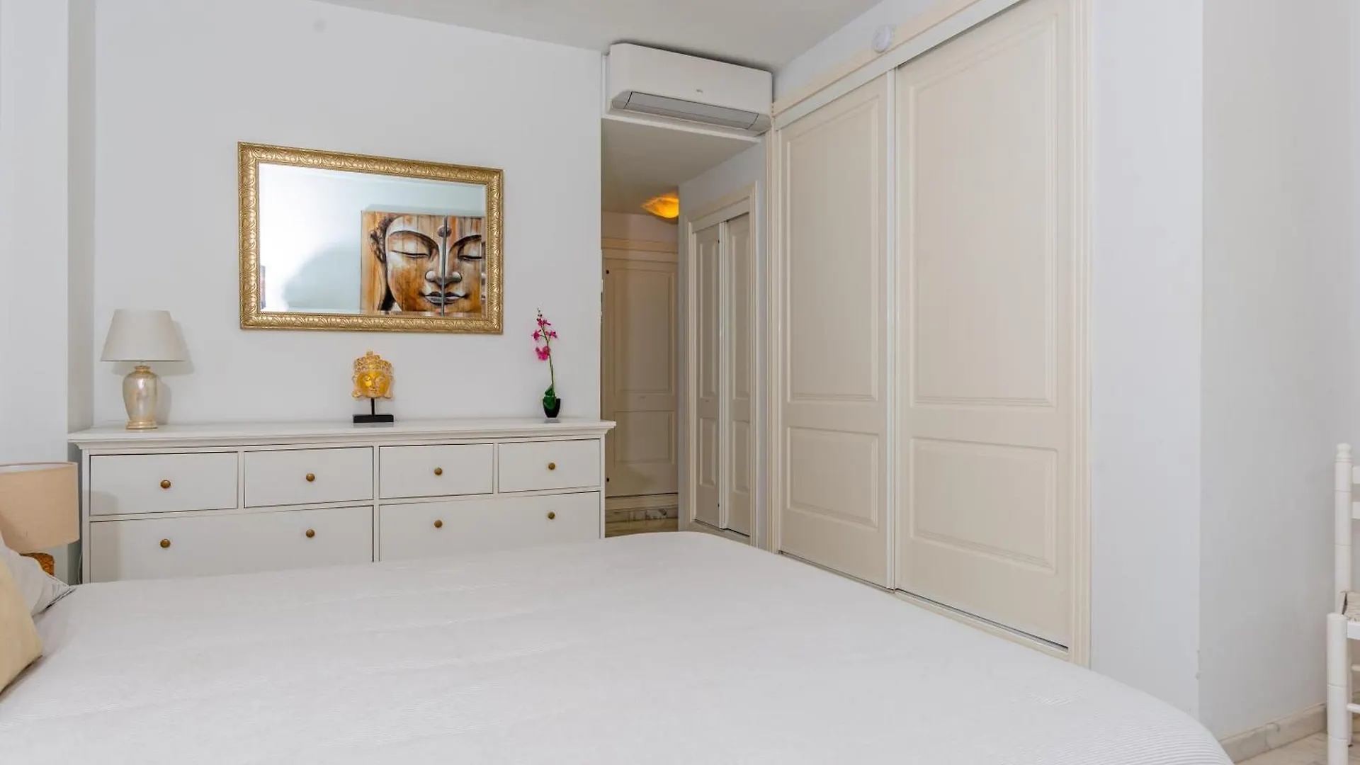 Torrequebrada Beachfront Apartment, Costa Del Sol 베날마데나코스타