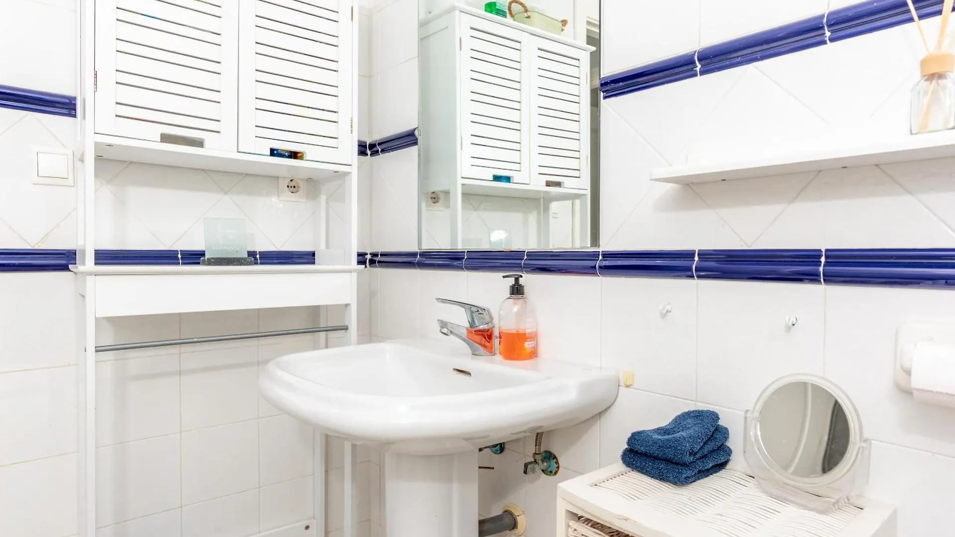 Torrequebrada Beachfront Apartment, Costa Del Sol 베날마데나코스타 아파트
