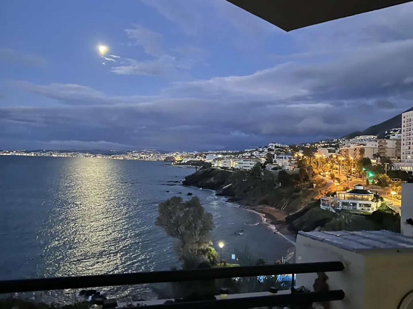 Torrequebrada Beachfront Apartment, Costa Del Sol 베날마데나코스타 0*,  스페인
