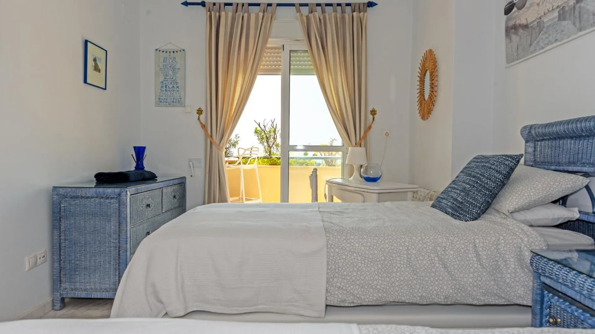 Torrequebrada Beachfront Apartment, Costa Del Sol 베날마데나코스타 0*,