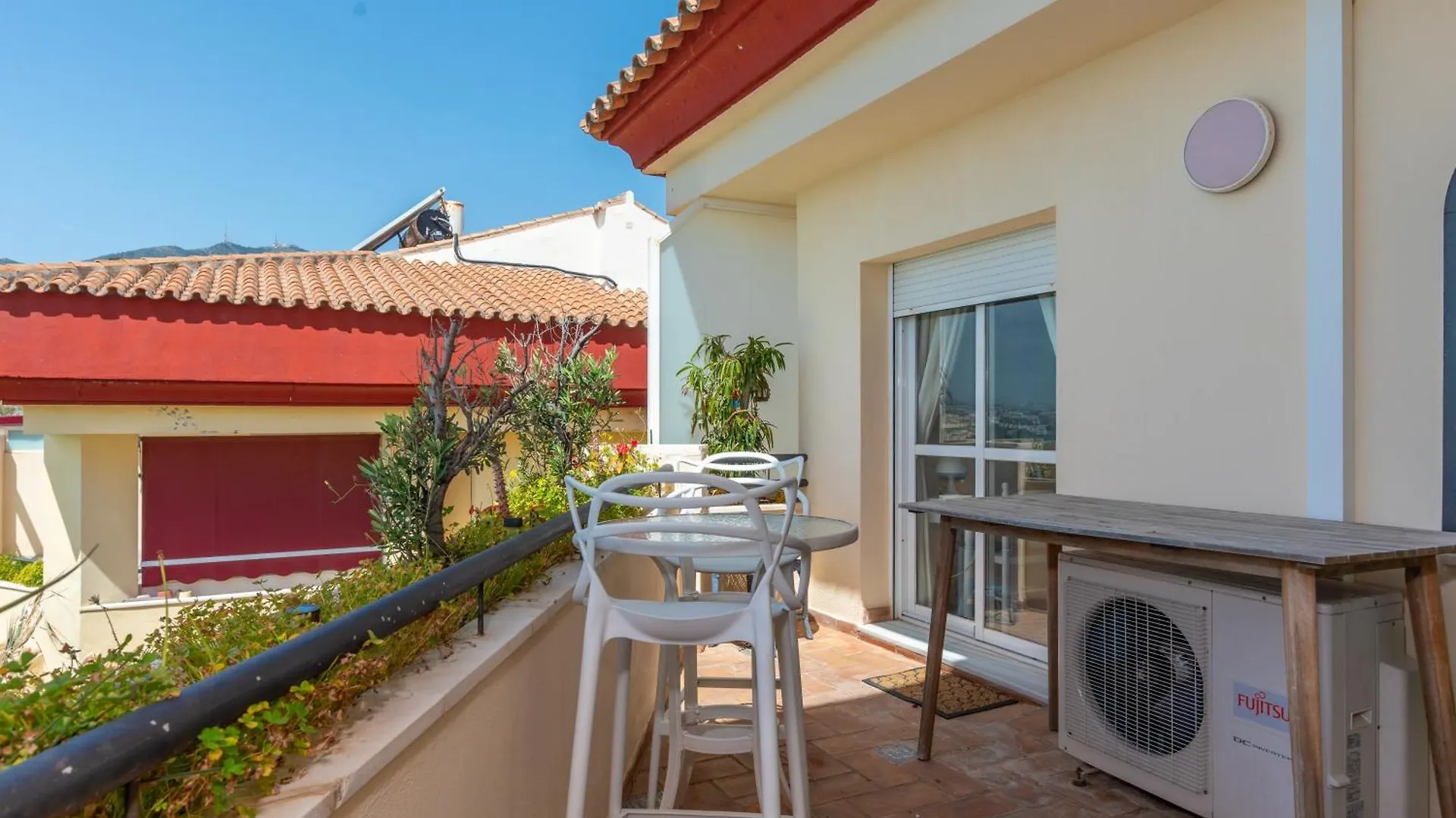 Torrequebrada Beachfront Apartment, Costa Del Sol 베날마데나코스타 아파트