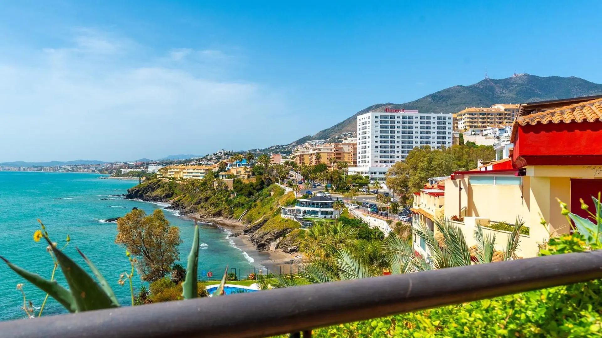 Torrequebrada Beachfront Apartment, Costa Del Sol 베날마데나코스타